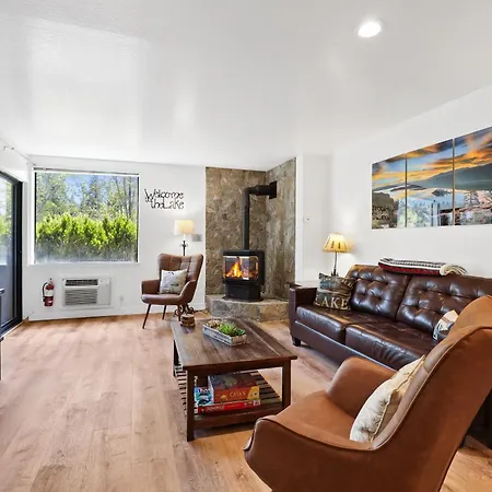 Heavenly Lakeside Retreat Close To Downtown